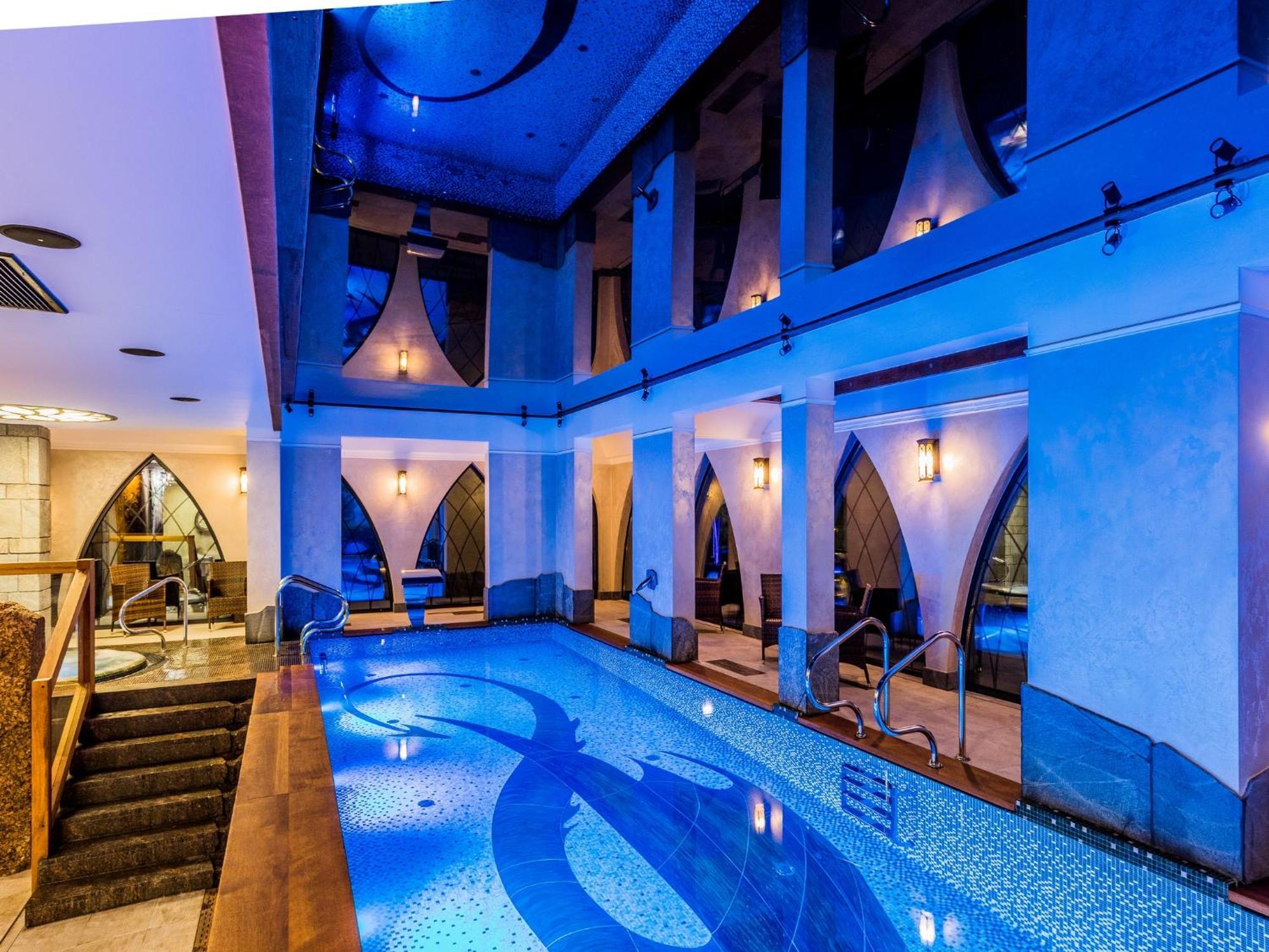 Norweska Dolina Family&Pet-Friendly Resort Szklarska Poreba Ngoại thất bức ảnh The swimming pool at the hotel