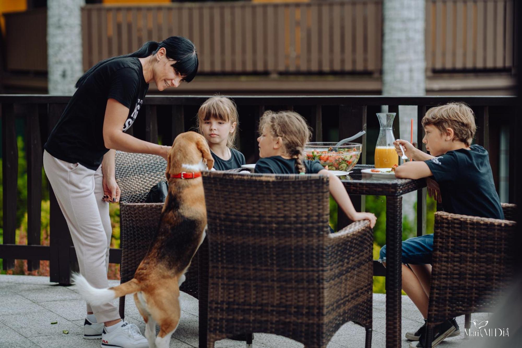 Norweska Dolina Family&Pet-Friendly Resort Szklarska Poreba Ngoại thất bức ảnh A family at the hotel